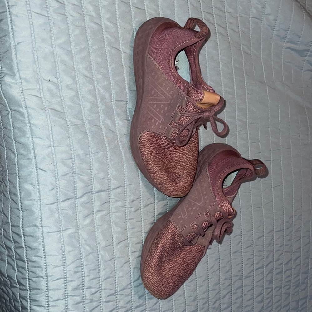 Womens rose gold size 7 new balance